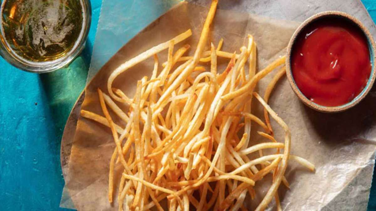 Feiern Sie den Welt-Pommes-Frites-Tag und tauchen Sie ein in die vielfältige Welt dieser knusprigen Delikatesse. Feiern Sie den Welt-Pommes-Frites-Tag und tauchen Sie ein in die vielfältige Welt dieser knusprigen Delikatesse.