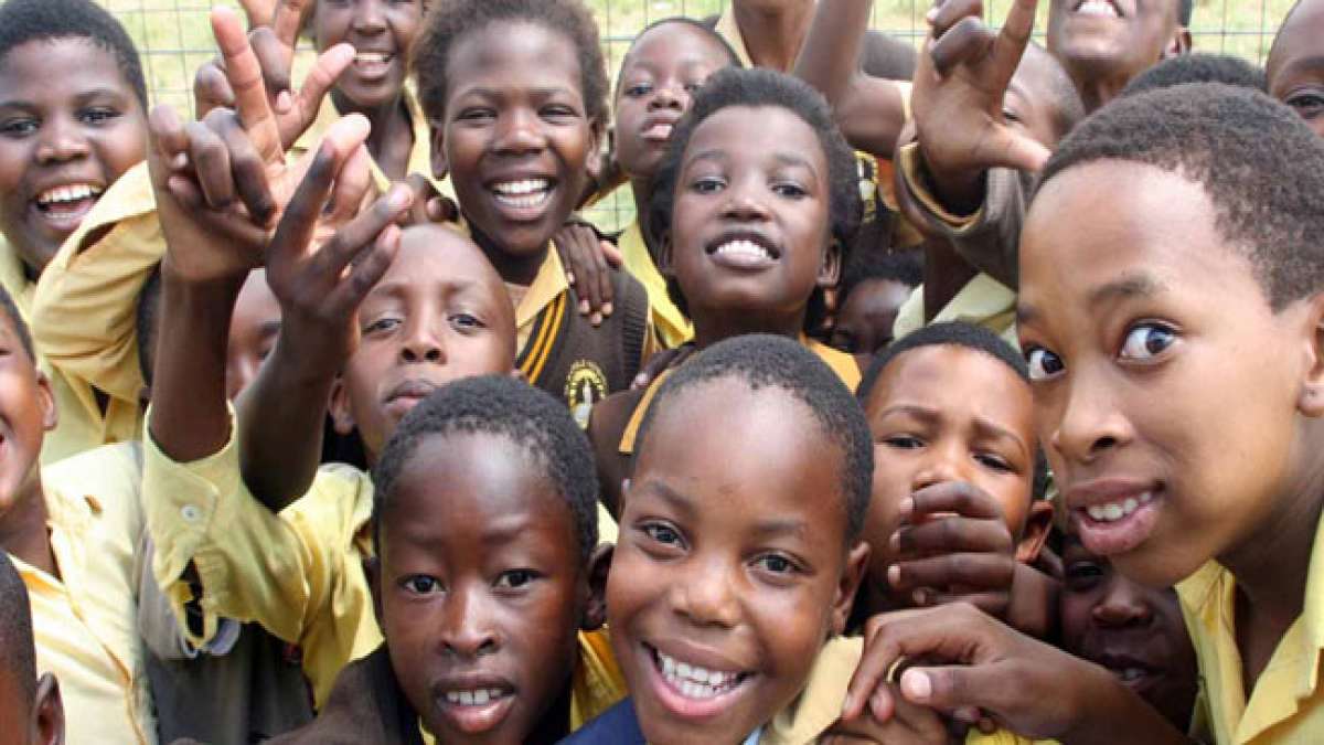 Feiern Sie den Kindertag in Nigeria, an dem Kinder der Primar- und Sekundarstufe im Mittelpunkt stehen.