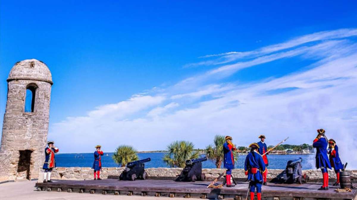 Feiern Sie den Tag des Heiligen Augustinus am 28. August und entdecken Sie das Erbe eines der einflussreichsten Kirchenväter der katholischen Kirche.