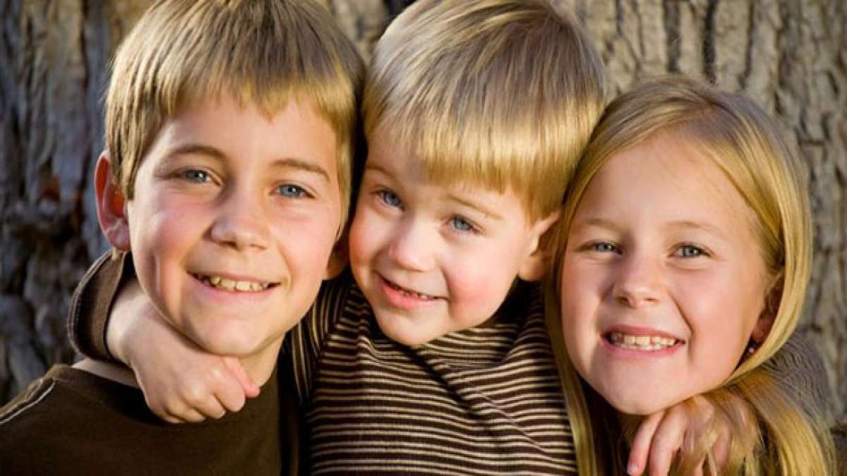 Der Europäische Tag der Geschwister, der am 31. Mai begangen wird, wurde 2014 von der European Large Families Confederation (ELFAC) ins Leben gerufen, um die Bindungen und Beziehungen zwischen Geschwistern zu ehren und zu feiern.