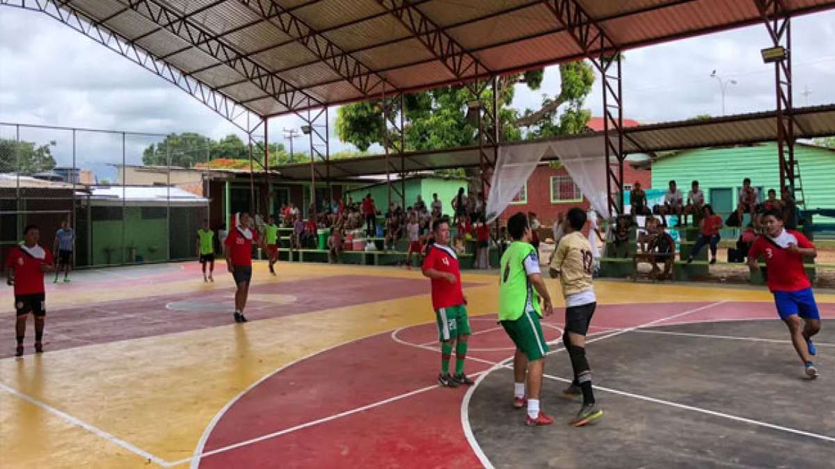 Entdecken Sie die Freude des Spielens und der Erholung am Tag der Erholung und des Sports in Bolivien.