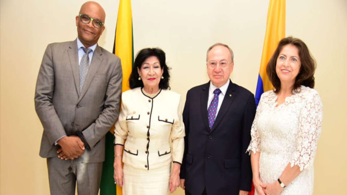 Feiern Sie den Nationalfeiertag der Republik Ecuador am 11. September und entdecken Sie die historischen Wurzeln des Landes, die mit der Unterzeichnung der ersten Verfassung im Jahr 1830 beginnen.