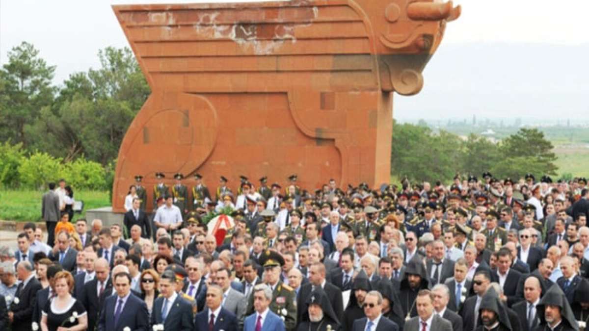 Der Tag der Republik TDFR erinnert an die wichtigen Ereignisse von 1918, die die Geburt dieser Nationen markierten. Der Tag der Republik TDFR erinnert an die wichtigen Ereignisse von 1918, die die Geburt dieser Nationen markierten.