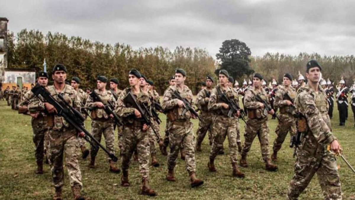 Feiern Sie den Tag der Armee in Argentinien und ehren Sie die Gründung des ersten Militärkorps, das die Geschichte der argentinischen Armee geprägt hat.