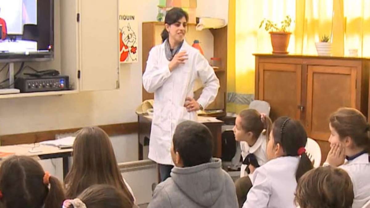 Die unvergesslichen Bilder und Namen dieser Lehrerinnen und Lehrer prägen unser Leben und formen die einzigartige Identität dieses wundervollen Landes.