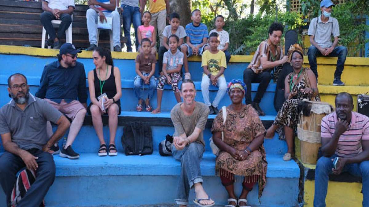 Kolumbien, als Land der wahren Dichter, trägt stolz zur poetischen Welt bei und würdigt besonders das Departement Tolima für seine herausragenden Schriftsteller und ihre einzigartigen Geschichten, die sowohl national als auch international Anerkennung