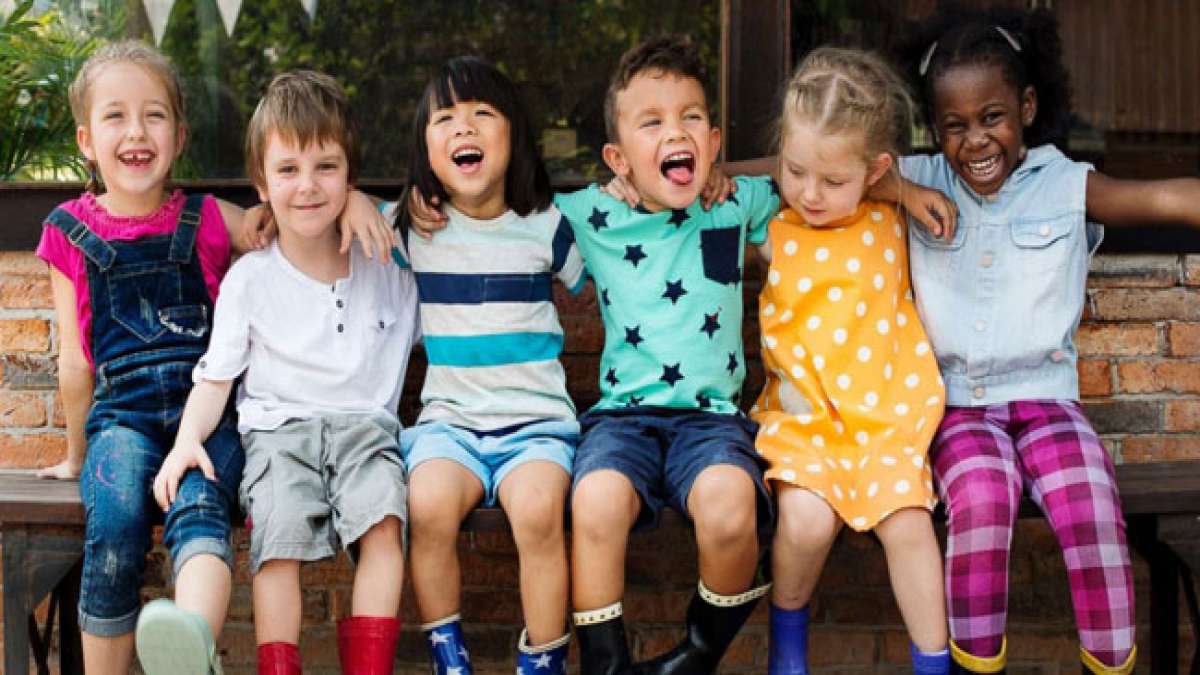 Dieser nationale Tag, initiiert von der Take Our Daughters And Sons To Work Foundation, fördert die Bildung und inspiriert Kinder, zukünftige Berufsmöglichkeiten zu erkunden, und wurde 2003 um Jungen erweitert, um eine breitere Teilnahme zu ermögliche