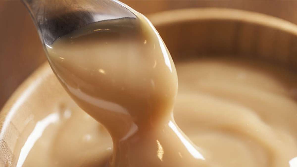 Feiern Sie den köstlichen Geschmack von Argentiniens karamellisierter Kondensmilch am Nationalen Dulce de Leche-Tag am 11. Oktober. Feiern Sie den köstlichen Geschmack von Argentiniens karamellisierter Kondensmilch am Nationalen Dulce de Leche-Tag am 11. Oktober.
