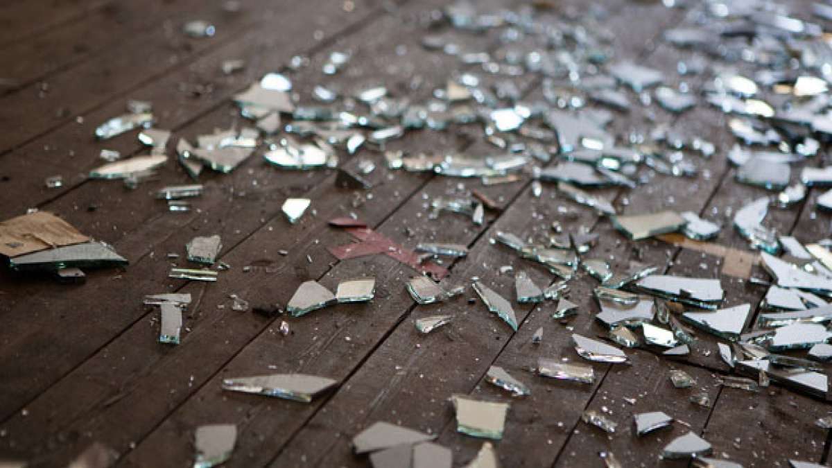 Gedenken Sie den Opfern des Massakers von Lod und erfahren Sie mehr über die historischen Ereignisse dieses tragischen Tages. Gedenken Sie den Opfern des Massakers von Lod und erfahren Sie mehr über die historischen Ereignisse dieses tragischen Tages.