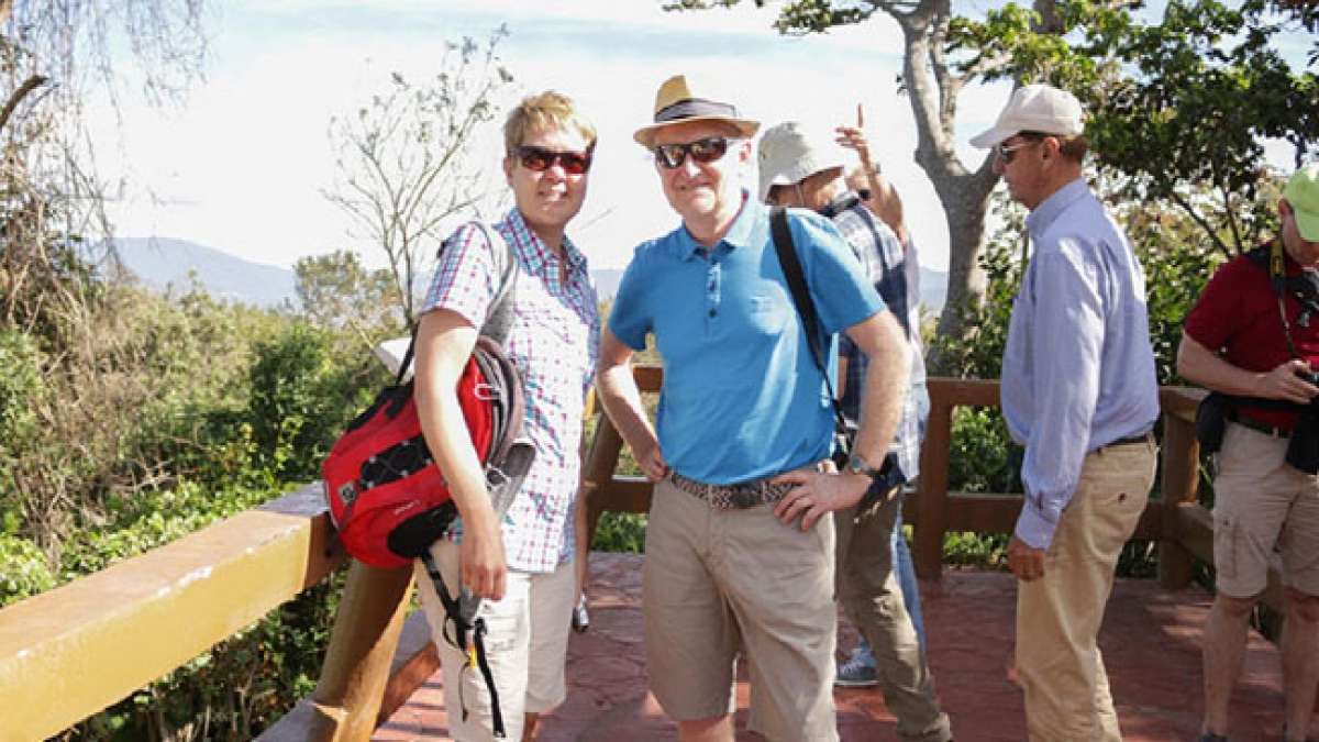 Feiern Sie den Tag der Arbeit im Tourismus in El Salvador am 25. Oktober und würdigen Sie die engagierten Mitarbeiter des Tourismussektors, die zum Wohlstand des Landes beitragen.