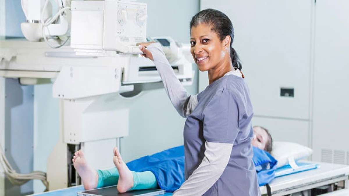 Ganz gleich, ob sie durch den menschlichen Körper blicken oder fortschrittliche Bildgebungstechnologien nutzen, Radiologietechniker tragen maßgeblich zur Gesundheit und zum Wohlbefinden der Menschen bei.