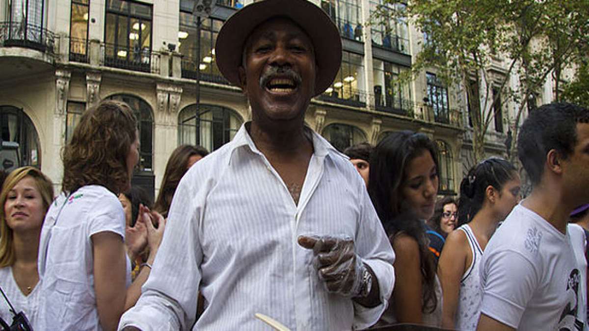 Argentinien feiert den Nationalen afro-argentinischen und afro-kulturellen Tag: Ein Tag der Erinnerung, des Respekts und der Vielfalt. Argentinien feiert den Nationalen afro-argentinischen und afro-kulturellen Tag: Ein Tag der Erinnerung, des Respekts und der Vielfalt.