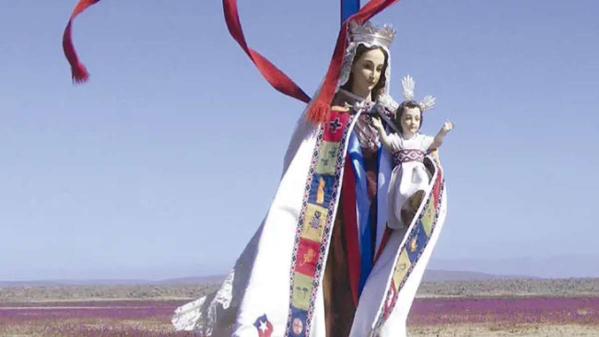 Der Marienmonat in Chile ist eine traditionsreiche Andacht, die ihre Wurzeln im Jahr 1850 hat, als der damalige Weihbischof Joaquín Larraín Gandarillas sie ins Land brachte. Der Marienmonat in Chile ist eine traditionsreiche Andacht, die ihre Wurzeln im Jahr 1850 hat, als der damalige Weihbischof Joaquín Larraín Gandarillas sie ins Land brachte.
