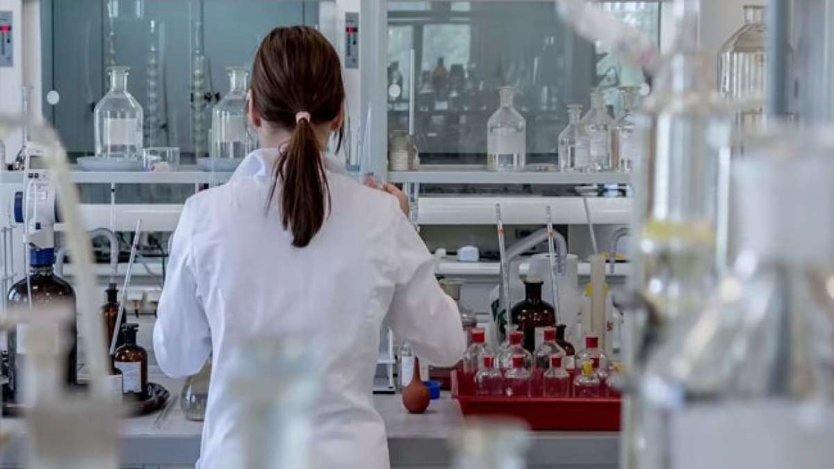 Feiern Sie den Tag des argentinischen Chemikers und die faszinierende Welt der Chemie.