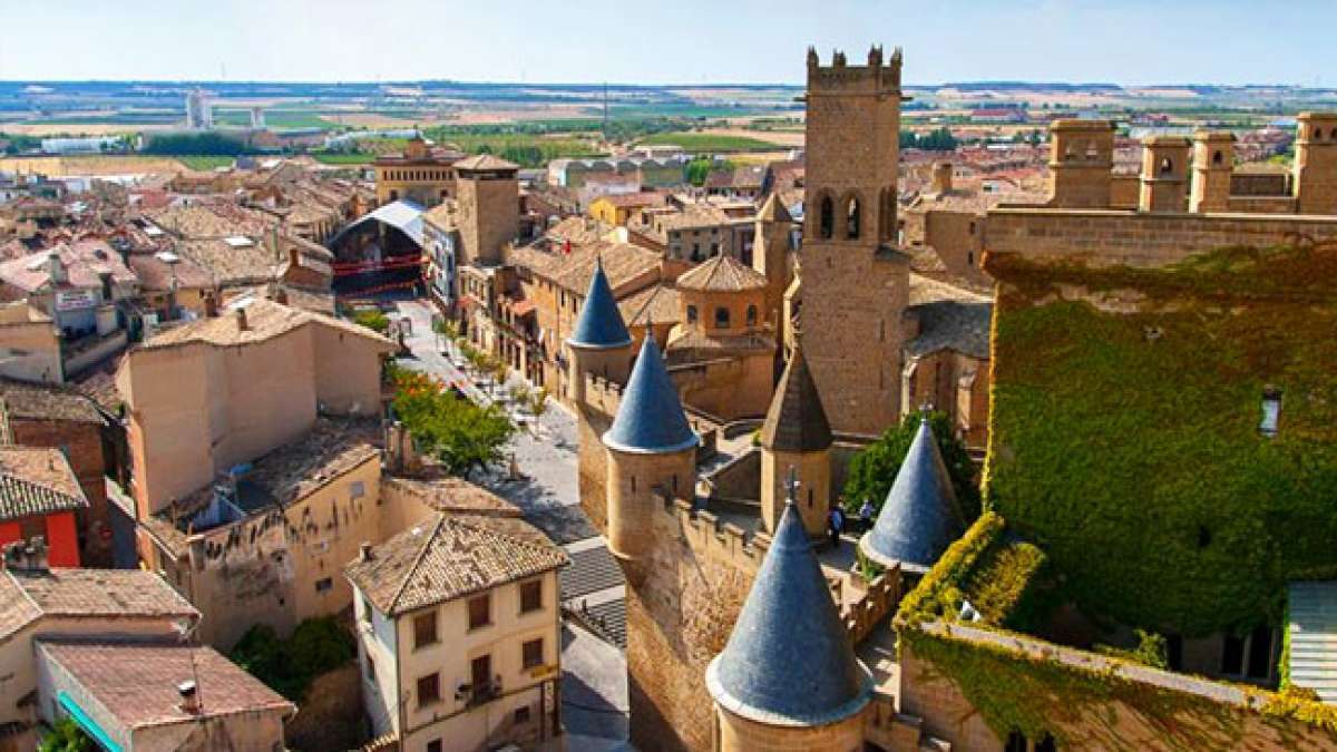 Feiern Sie den Tag von Navarra am 3. Dezember und entdecken Sie die reiche Geschichte und Traditionen dieser Region. Feiern Sie den Tag von Navarra am 3. Dezember und entdecken Sie die reiche Geschichte und Traditionen dieser Region.