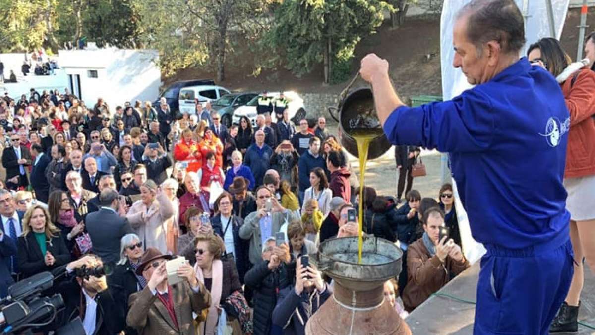 Feiern Sie den Beginn der Olivenernte auf der Fiesta de la Aceituna in Martos, Spanien!