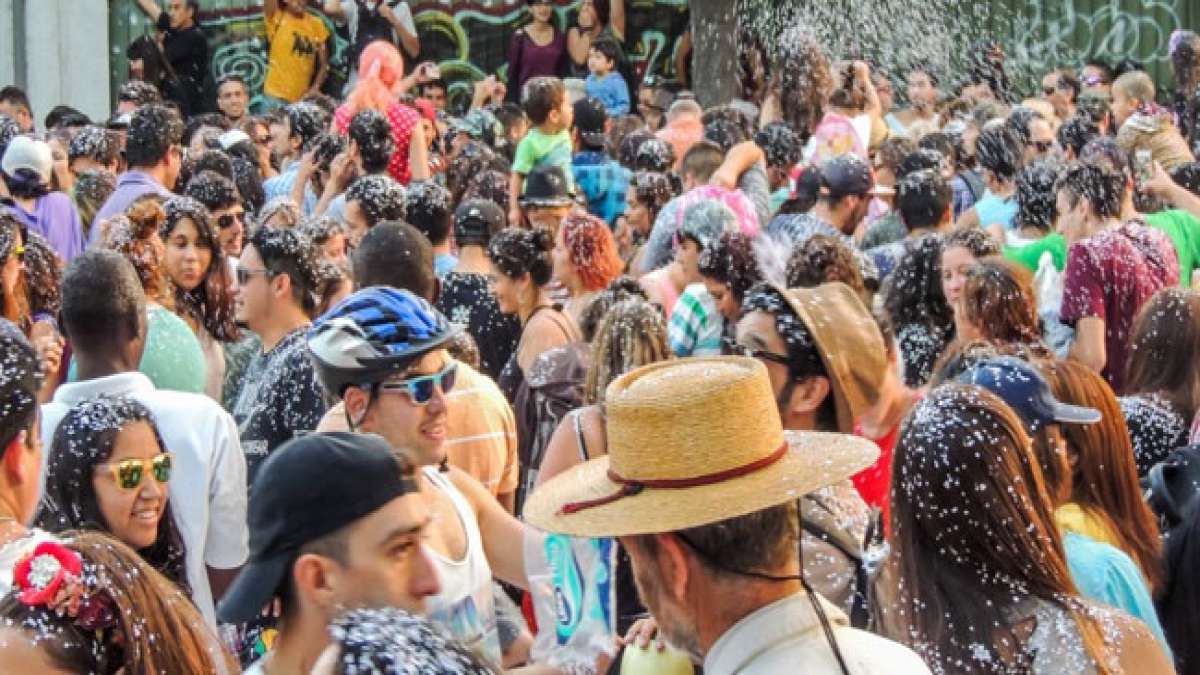 Erleben Sie Theateraufführungen, Handwerksmärkte und kulinarische Köstlichkeiten, die die Kultur und Geschichte dieser bemerkenswerten Menschen zum Leben erwecken.