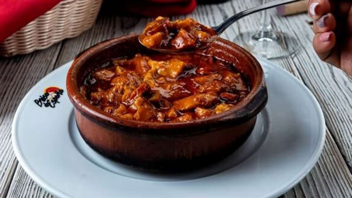 Feiern Sie den kulinarischen Genuss am Tag der Kutteln und Blutwurst in Spanien.