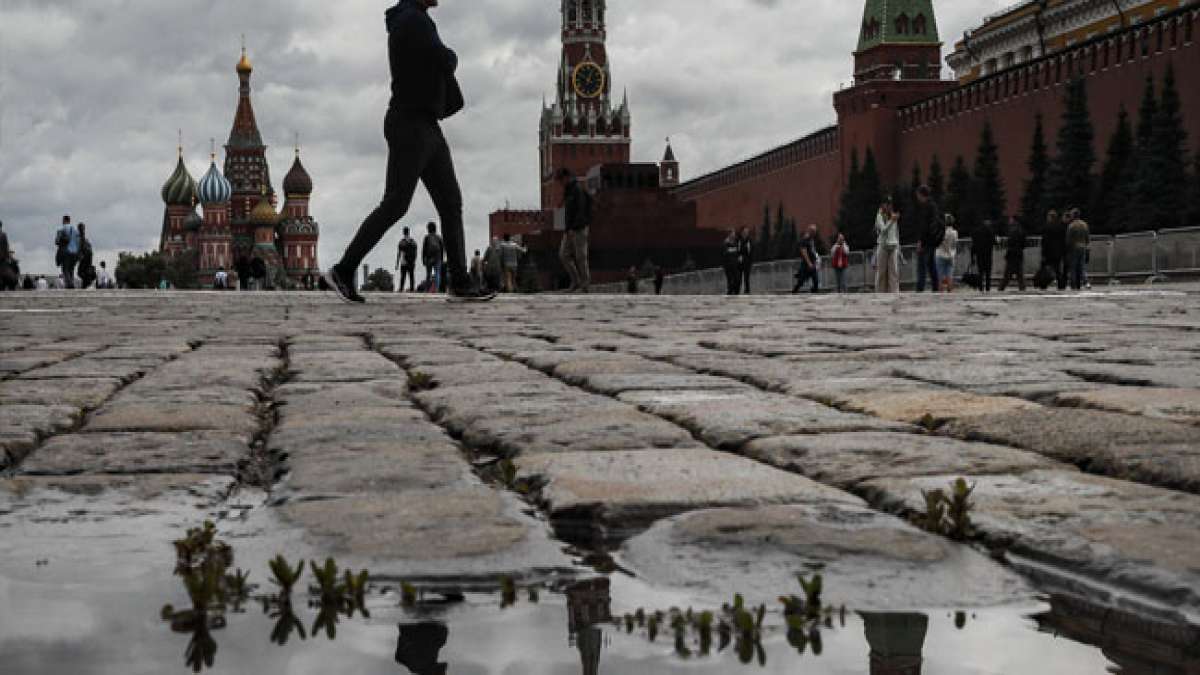 Trotz Herausforderungen und Widersprüchen bleibt dieser Tag ein Symbol für die Zukunft und das gemeinsame Erbe Russlands.