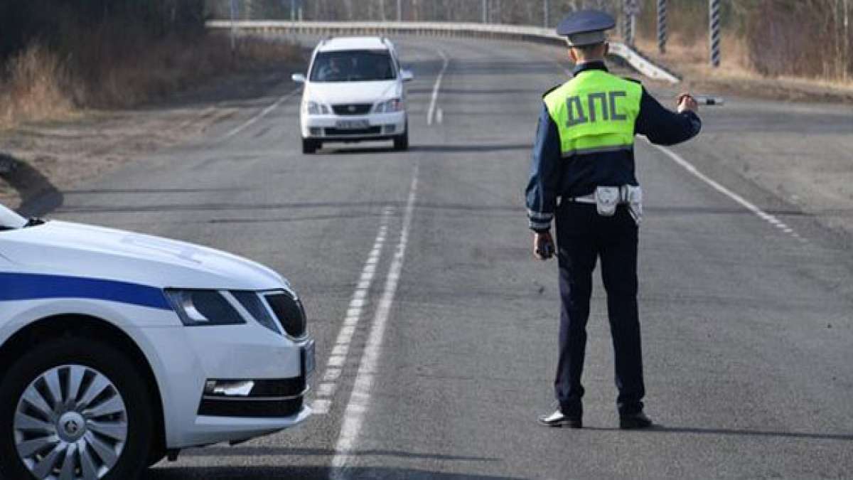 Erfahren Sie, wie diese Inspektoren den Verkehrsalltag sicherer gestalten und ziehen Sie Ihre eigenen Schlüsse über die Verkehrssituation in Russland.