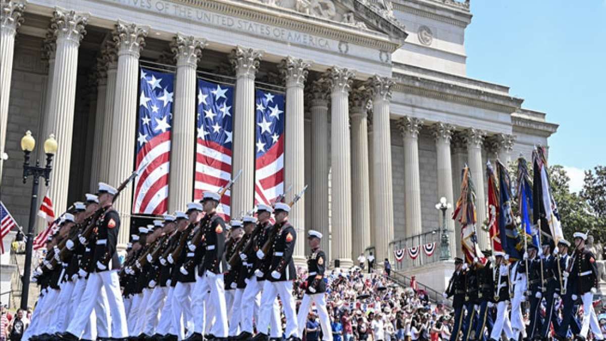 Feiern Sie den Unabhängigkeitstag der USA am 4. Juli – ein patriotisches Fest voller Grillabende, Feuerwerke und festlicher Paraden. Feiern Sie den Unabhängigkeitstag der USA am 4. Juli – ein patriotisches Fest voller Grillabende, Feuerwerke und festlicher Paraden.