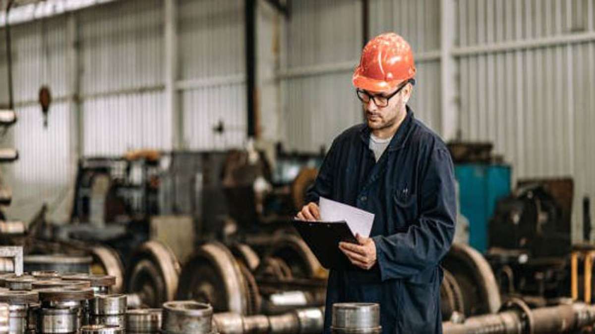 Feiern Sie den Tag der Metallurgen und entdecken Sie die faszinierende Geschichte und die vitalen Beiträge dieser Berufsgruppe zur modernen Industrie.