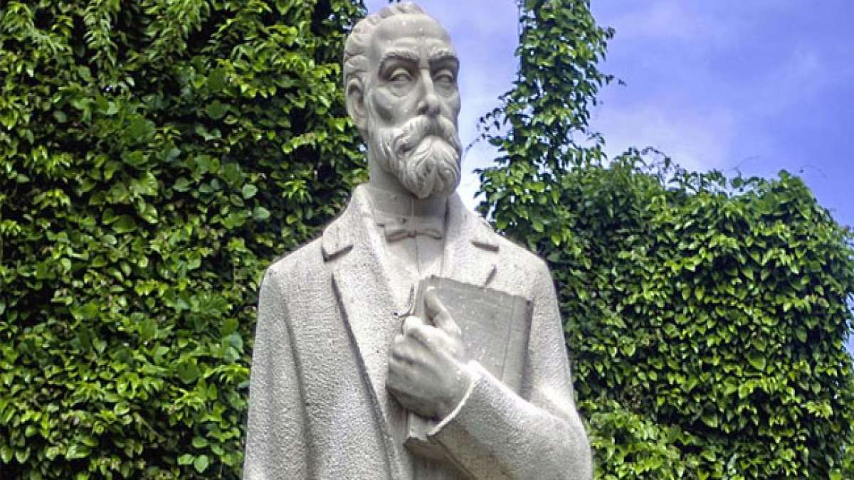 Hostos war ein wichtiger Befürworter der Unabhängigkeit Kubas und Puerto Ricos und setzte sich für Bildungsreformen und die Stärkung der karibischen Kultur ein.