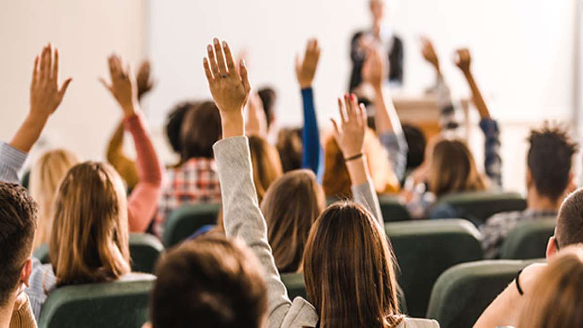 Erfahren Sie mehr über die Chancen eines Studiums im Ausland und die Programme, die den globalen Austausch fördern.