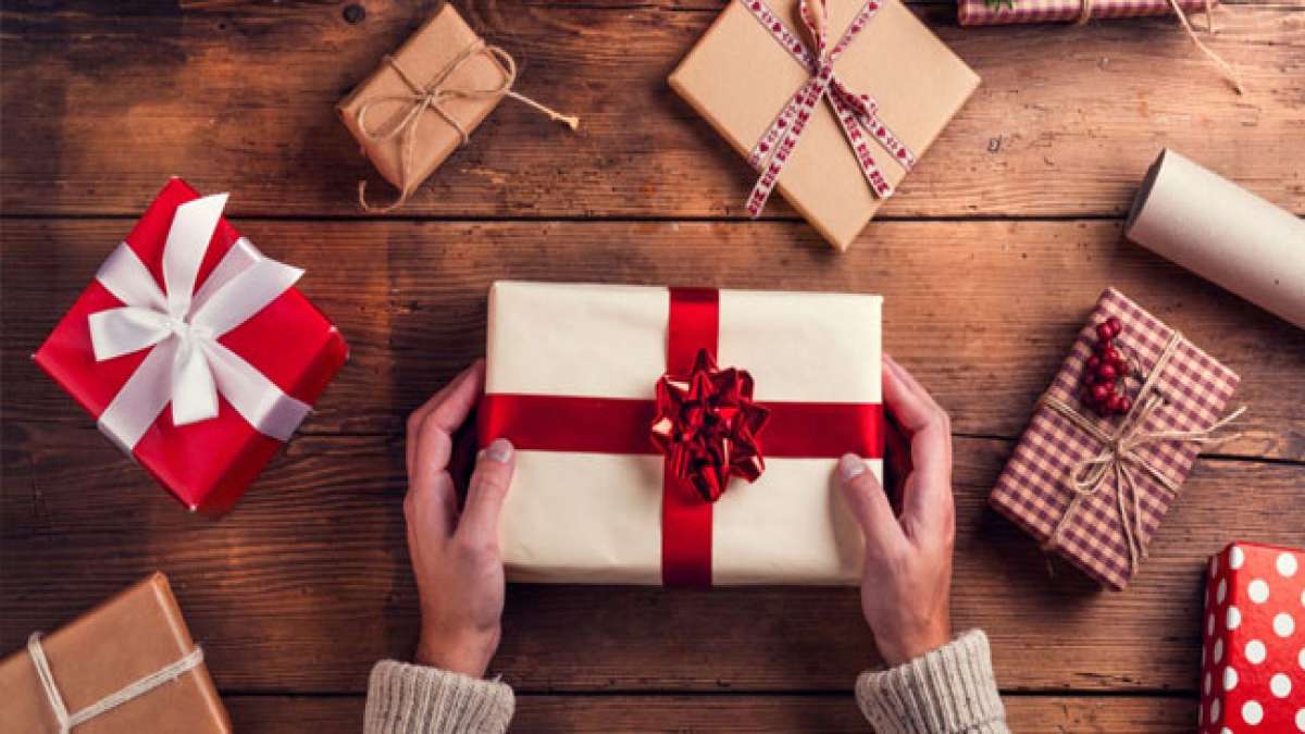 Feiern Sie den Boxing Day – ein Fest der Überraschungen und Geschenke, das seine Wurzeln in christlichen Traditionen hat.