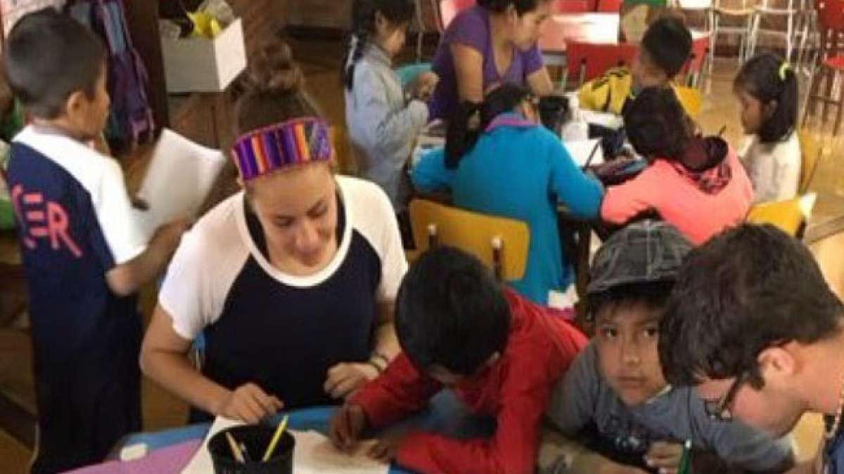 Erfahren Sie, wie sein Geburtstag am 6. Juni zum nationalen Tag der Lehrer in Bolivien erklärt wurde.