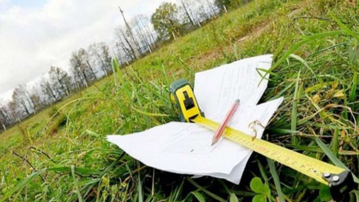 Entdecken Sie die faszinierende Geschichte der ukrainischen Landvermesser und ihre entscheidende Rolle bei der nachhaltigen Nutzung des kostbaren Bodens.