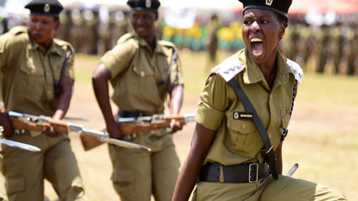 Feiern Sie den Nationalen Heldentag in Uganda und gedenken Sie mutiger Menschen, die im Buschkrieg für ihr Land gekämpft haben. Feiern Sie den Nationalen Heldentag in Uganda und gedenken Sie mutiger Menschen, die im Buschkrieg für ihr Land gekämpft haben.