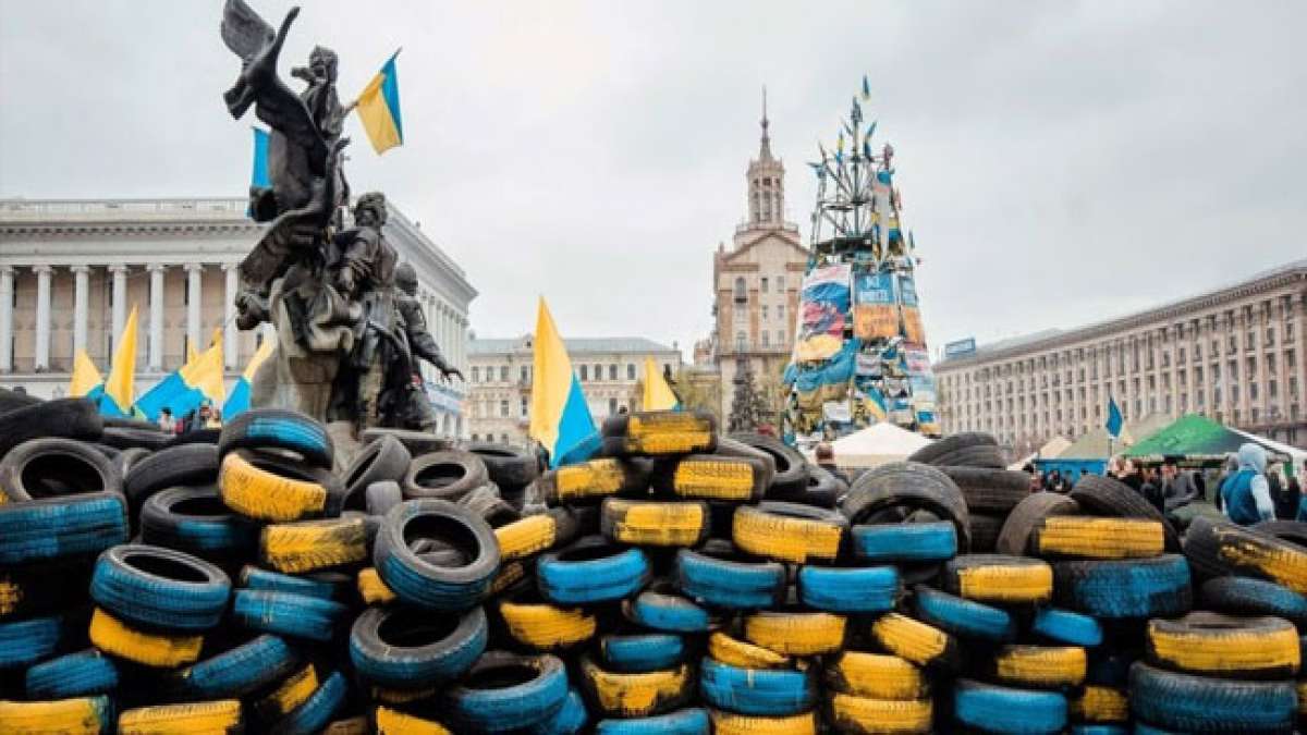 Erleben Sie den Tag der Würde und Freiheit in der Ukraine – ein Symbol für den unerschütterlichen Wunsch nach Freiheit und Demokratie.