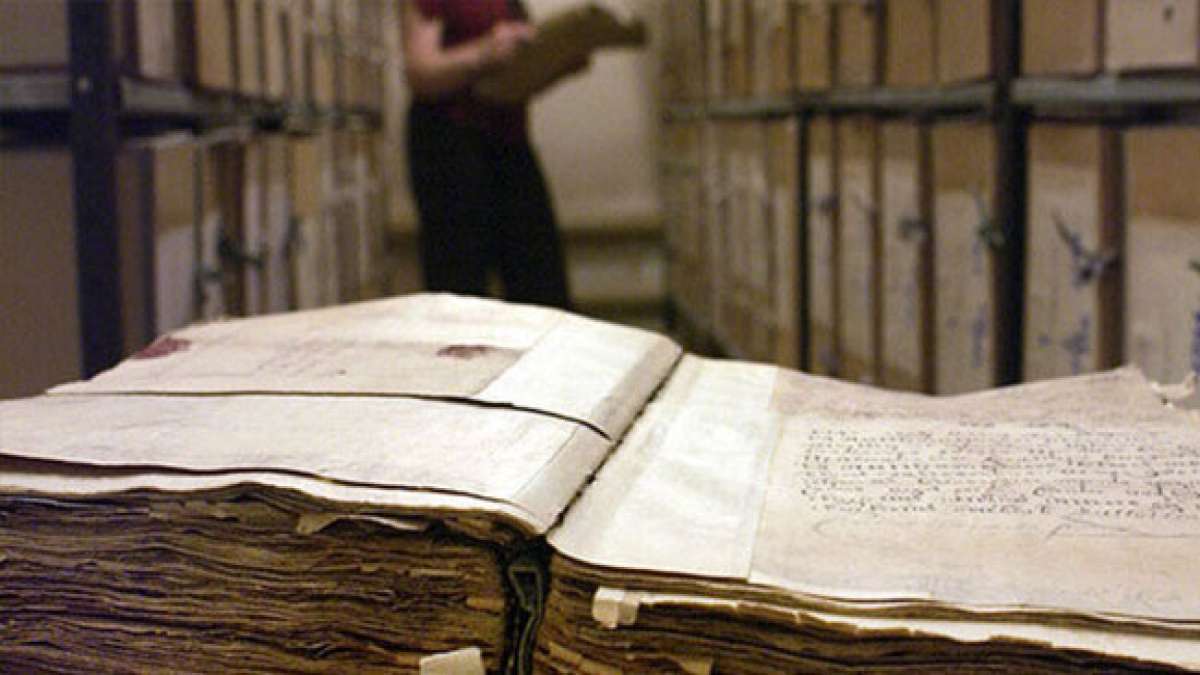 Feiern Sie den Tag der Mitarbeiter der Archivinstitutionen der Ukraine am 24. Dezember.