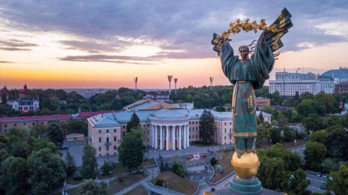 Feiern Sie den Kiewer Stadttag im Herzen der Ukraine und entdecken Sie die reiche Kultur und Geschichte dieser faszinierenden Stadt. Feiern Sie den Kiewer Stadttag im Herzen der Ukraine und entdecken Sie die reiche Kultur und Geschichte dieser faszinierenden Stadt.