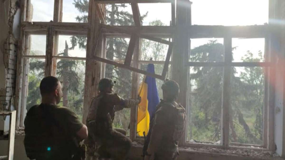 Erfahren Sie, wie die Stadt sich trotz schwerer Zeiten behauptet und die Hoffnung auf eine bessere Zukunft bewahrt.