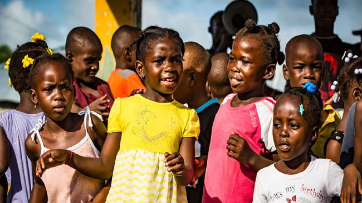 Feiern Sie den Tag des Kindes in Haiti und setzen Sie sich für den Schutz gefährdeter Kinder ein.