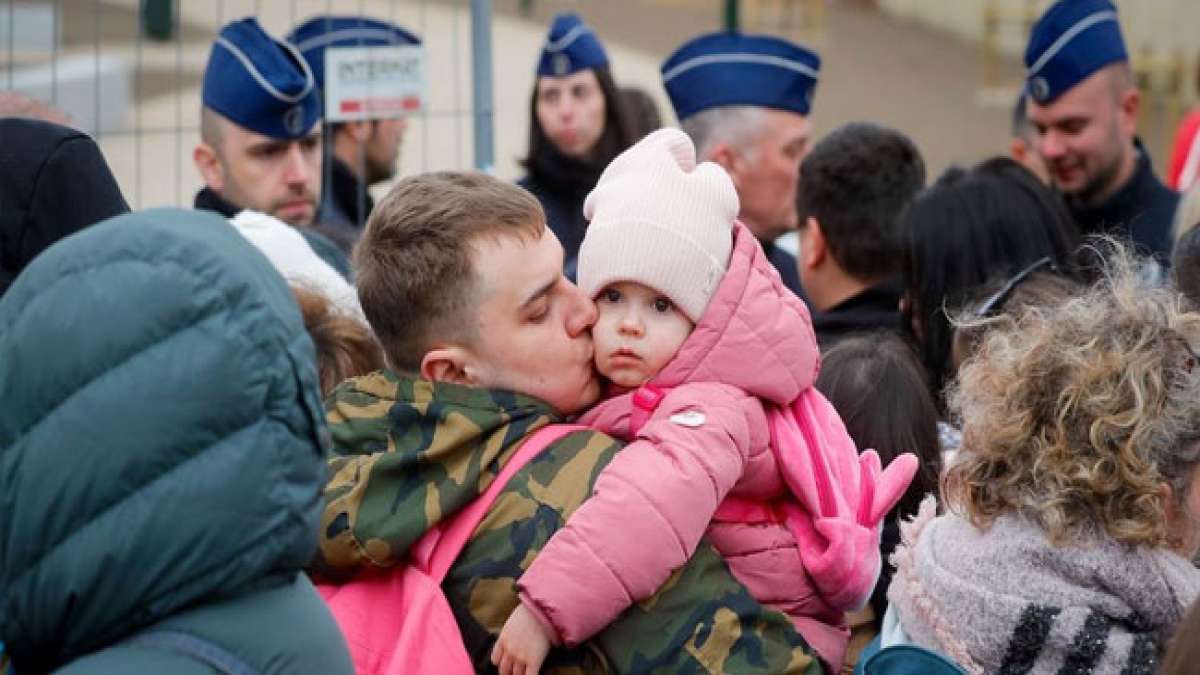 Die traditionellen Festveranstaltungen betonen die Bedeutung der Rolle des Vaters und der Familie im Allgemeinen.