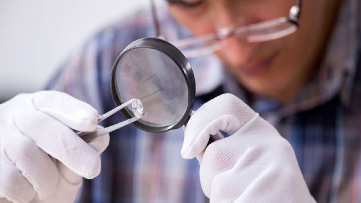 Feiern Sie den Internationalen Tag der Juweliere am 31. Januar und entdecken Sie die faszinierende Welt der Schmuckkunst.