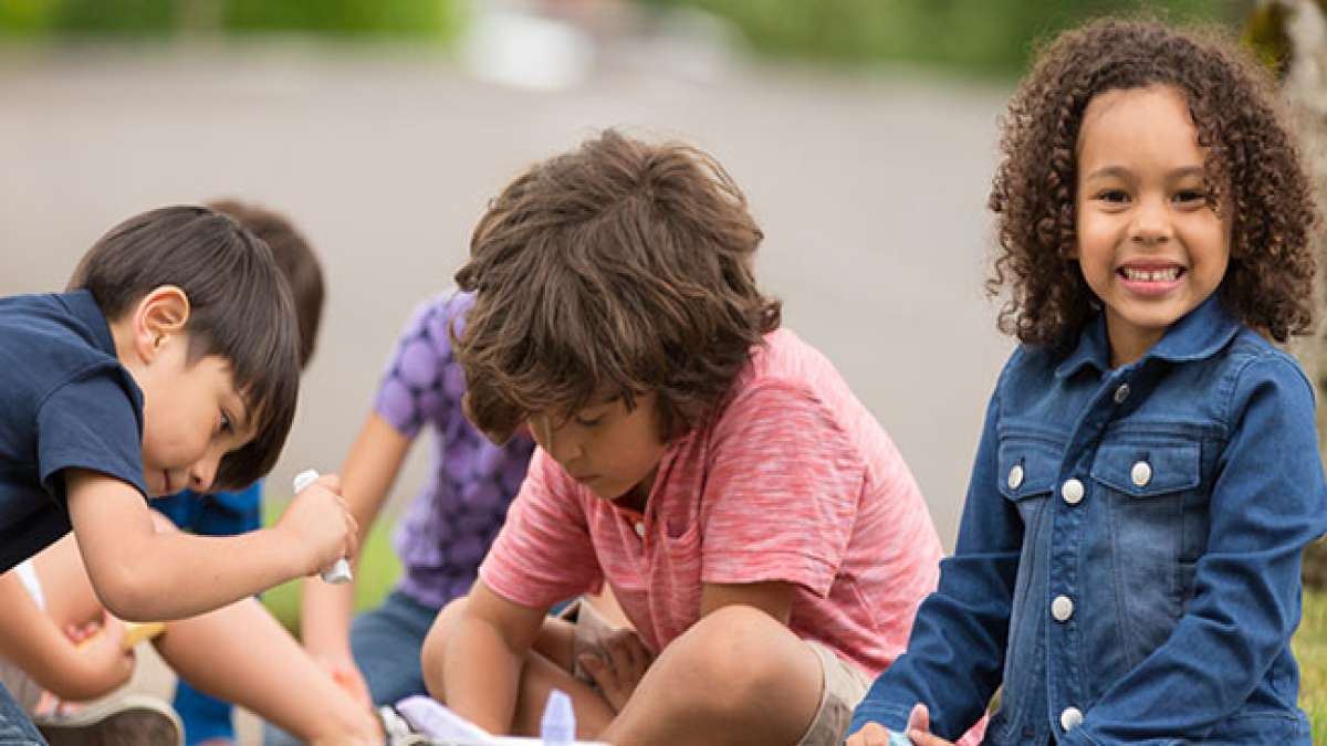 Erkunden Sie die Vielfalt der menschlichen Erfahrung am Welttag zur Sensibilisierung für Autismus, an dem die Vereinten Nationen die Bedeutung der Integration von Behinderungen in ihre Entwicklungsagenda betonen.