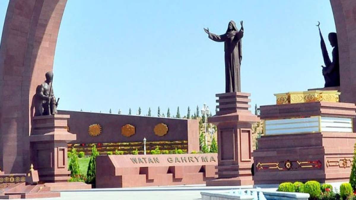 Der Gedenktag in Turkmenistan wird am 12. Januar begangen, um die Gefallenen der Schlacht von Geok-Tepe gegen die russischen Invasoren im Jahr 1881 zu ehren. Der Gedenktag in Turkmenistan wird am 12. Januar begangen, um die Gefallenen der Schlacht von Geok-Tepe gegen die russischen Invasoren im Jahr 1881 zu ehren.