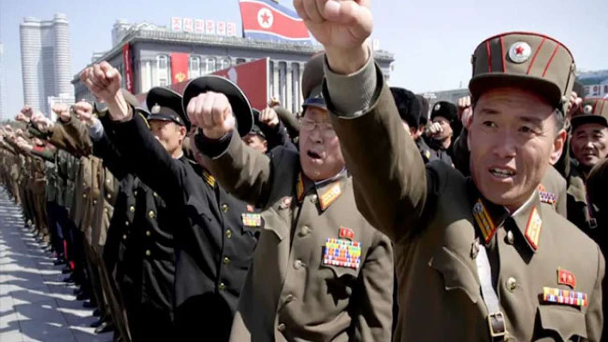 Die Demokratische Volksrepublik Korea ist ein Land, das von der Welt weitgehend abgeschottet ist. Die Bevölkerung lebt unter einer brutalen Diktatur, und das Land ist von Hungersnöten und Menschenrechtsverletzungen geplagt.