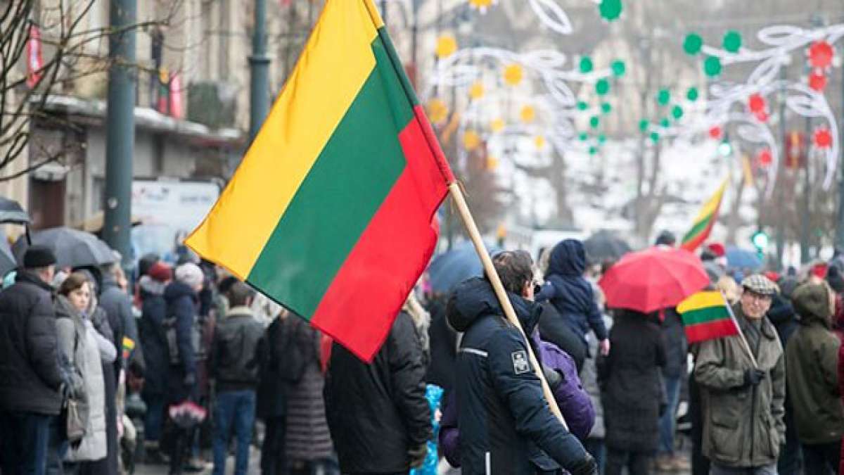 Feiern Sie die litauische Unabhängigkeit am 16. Februar und entdecken Sie ein Land reich an kulturellem Erbe und Naturschönheiten.