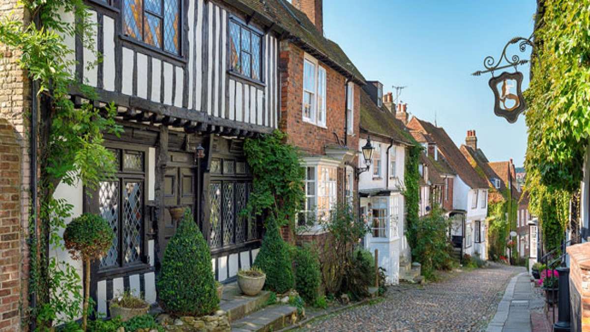 Feiern Sie den Sussex-Tag am 16. Juni und entdecken Sie die reiche Kultur und das Erbe von Sussex.