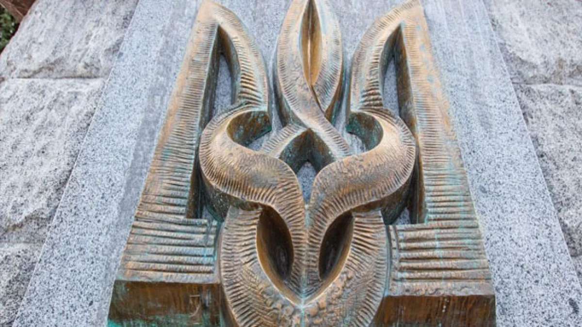 Erfahren Sie, wie dieses Emblem schließlich zum ersten offiziellen Staatswappen der Ukraine wurde und ihre Identität und Geschichte symbolisiert.