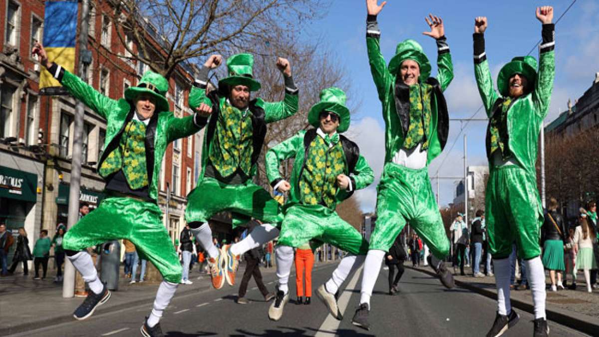 Das Fest des St. Patrick's Day findet in der zweiten Dekade des März statt. Es ist das Datum des irischen Nationalfeiertags. Das Fest des St. Patrick's Day findet in der zweiten Dekade des März statt. Es ist das Datum des irischen Nationalfeiertags.