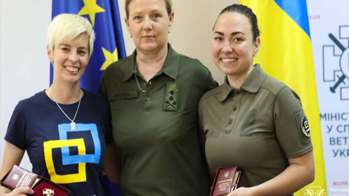 Feiern Sie den ukrainischen Tag des Ehrenamtes und ehren Sie die unerschrockenen Freiwilligen, die ihre Heimat gegen Aggression und Besetzung verteidigt haben.