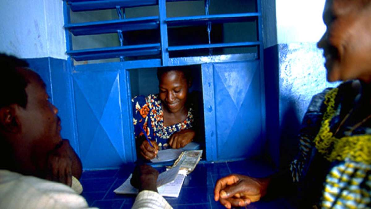 Feiern Sie den Beitrag der Arbeitsmigranten und erfahren Sie, wie diese Mittel das soziale Gefüge wiederherstellen und Hoffnung für die Zukunft schaffen.