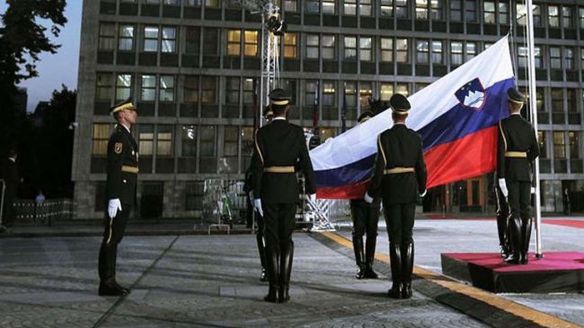 Entdecken Sie das zauberhafte Slowenien - ein Land von atemberaubender Natur, historischer Bedeutung und kultureller Vielfalt.
