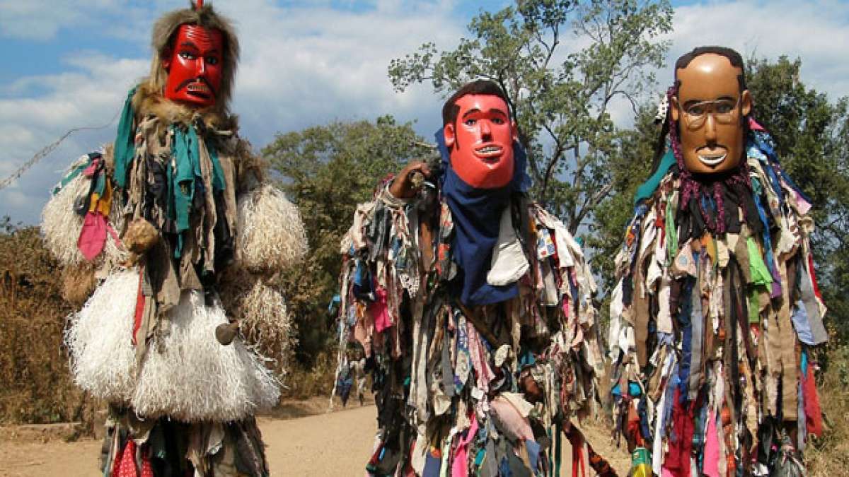 Entdecken Sie das atemberaubende Malawi, ein Land mit einer malerischen Hochebene, dem beeindruckenden Malawisee und einer Bevölkerung, die liebevoll als "Warmes Herz Afrikas" bekannt ist.